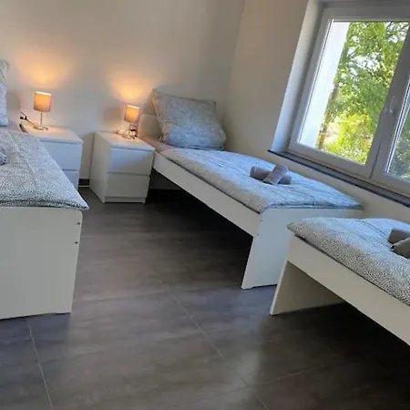 3 Mehrbettzimmer, Kueche, Bad Fuer Arbeiter Und Monteure In Gau-Weinheim