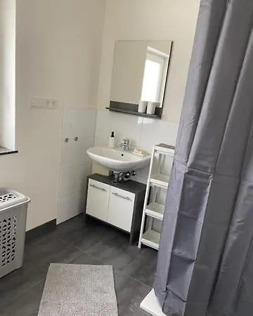 3 Mehrbettzimmer, Kueche, Bad Fuer Arbeiter Und Monteure In Apartment Gau-Weinheim
