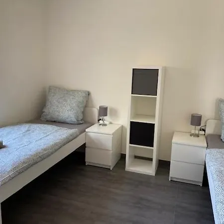 3 Mehrbettzimmer, Kueche, Bad Fuer Arbeiter Und Monteure In Apartment *