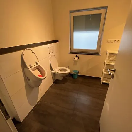 3 Mehrbettzimmer, Kueche, Bad Fuer Arbeiter Und Monteure In *