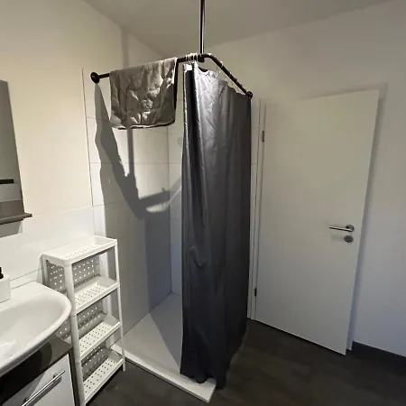 Apartment 3 Mehrbettzimmer, Kueche, Bad Fuer Arbeiter Und Monteure In *