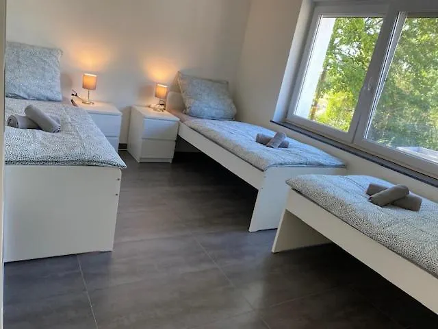 3 Mehrbettzimmer, Kueche, Bad Fuer Arbeiter Und Monteure In Gau-Weinheim