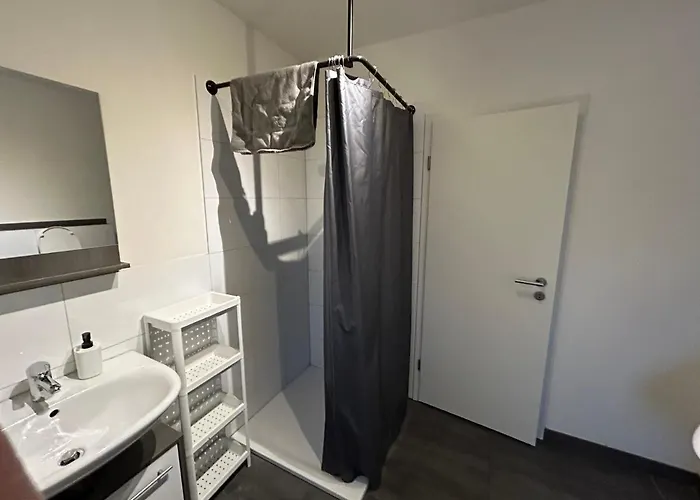 Lejlighed 3 Mehrbettzimmer, Kueche, Bad Fuer Arbeiter Und Monteure In *