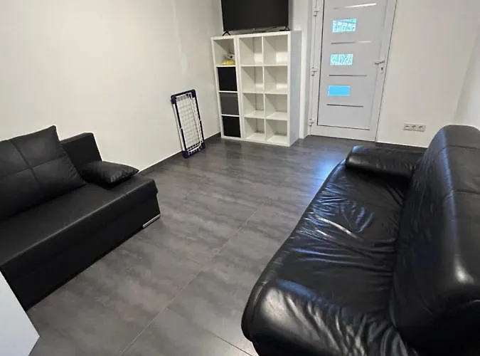 3 Mehrbettzimmer, Kueche, Bad Fuer Arbeiter Und Monteure In * Gau-Weinheim